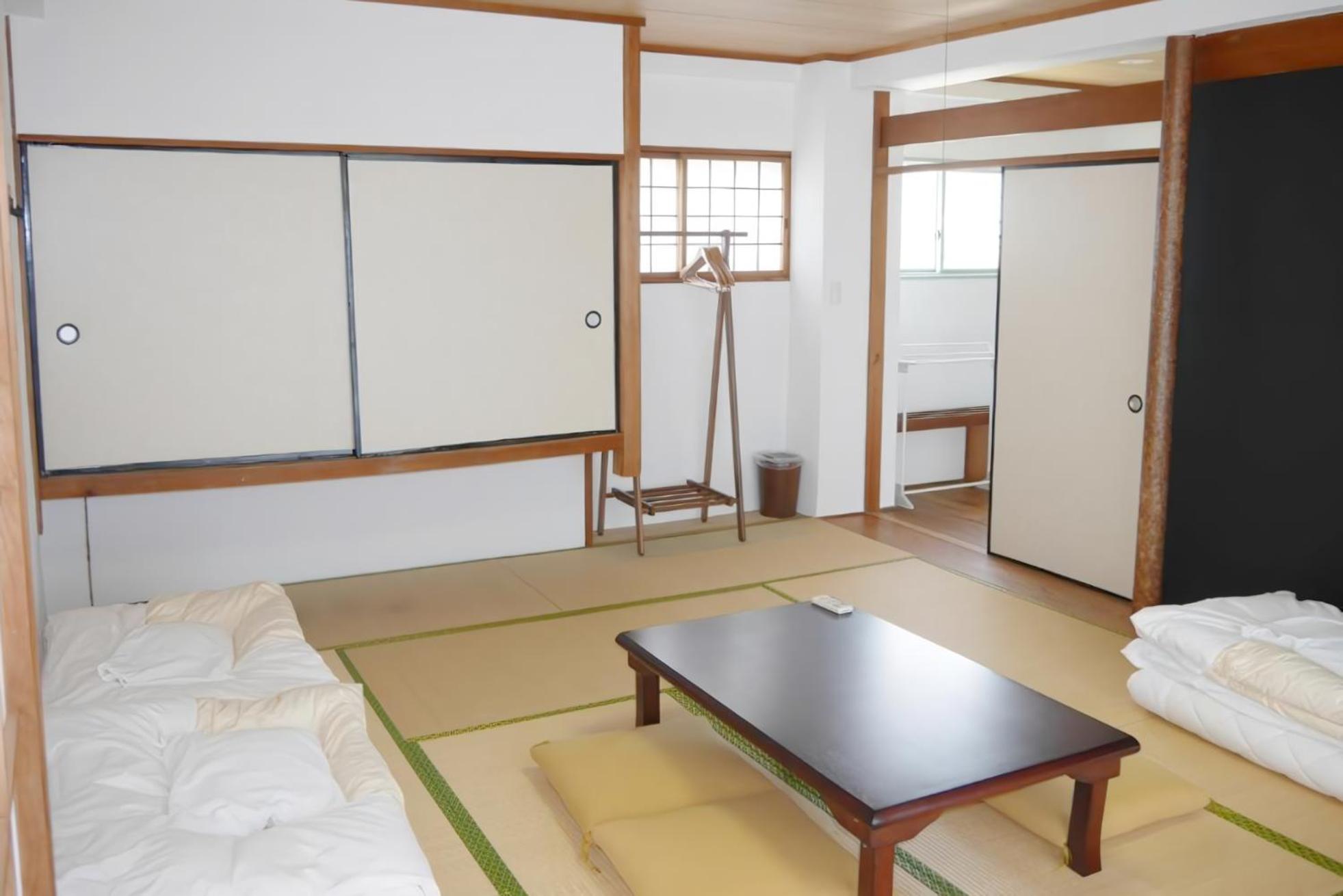J-Hoppers Lake Biwa Guesthouse Ócu Pokoj fotografie
