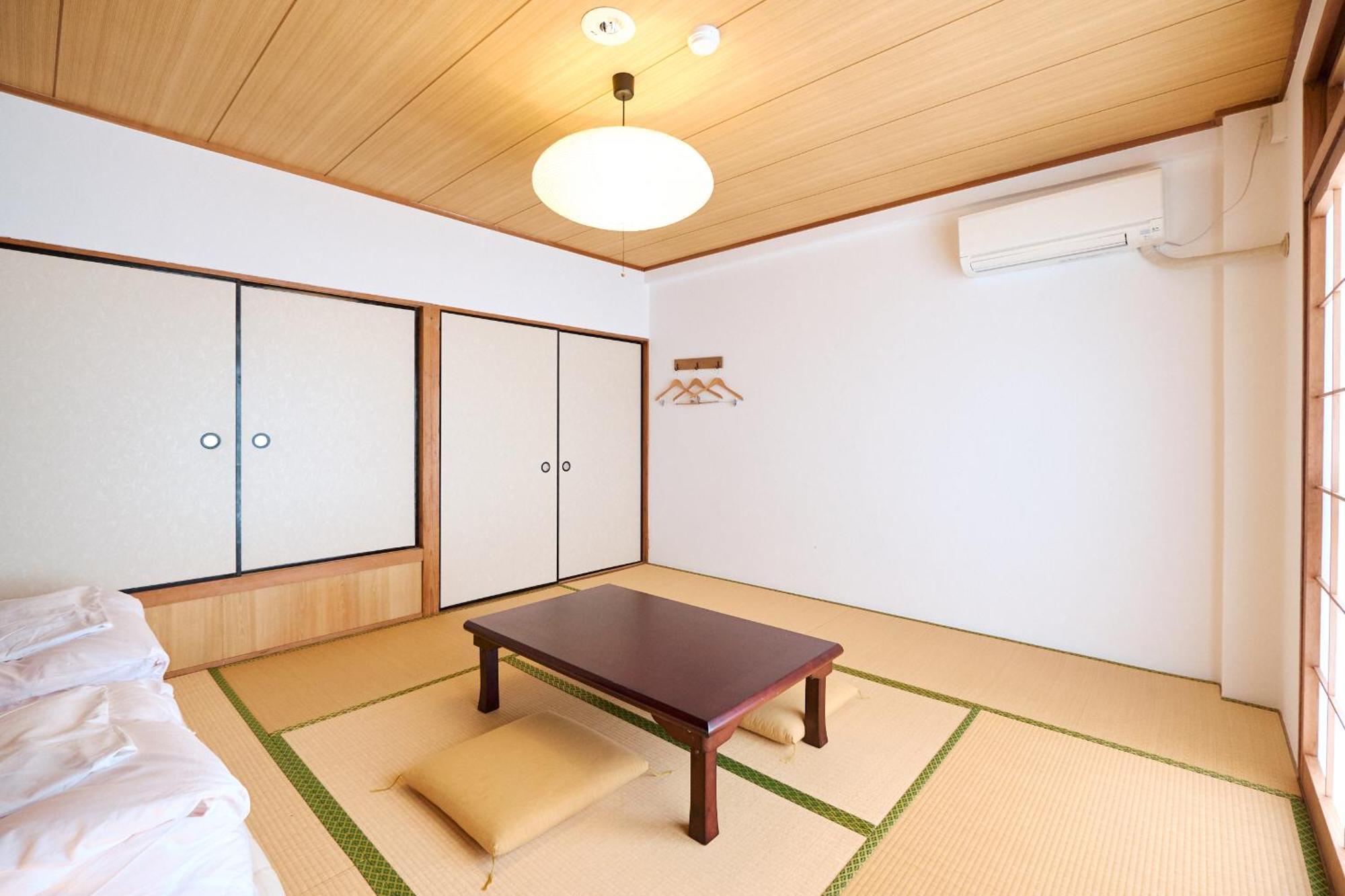 J-Hoppers Lake Biwa Guesthouse Ócu Pokoj fotografie
